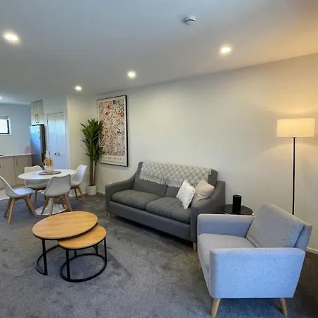 Chic Auckland Getaway Villa